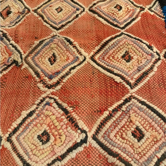 Geometric Patterned Rug with Fringe - Picture 4 of 4